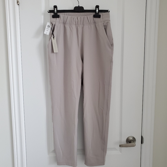 BNWT Sold-Out Aritzia Weekender Pant - Picture 1 of 6